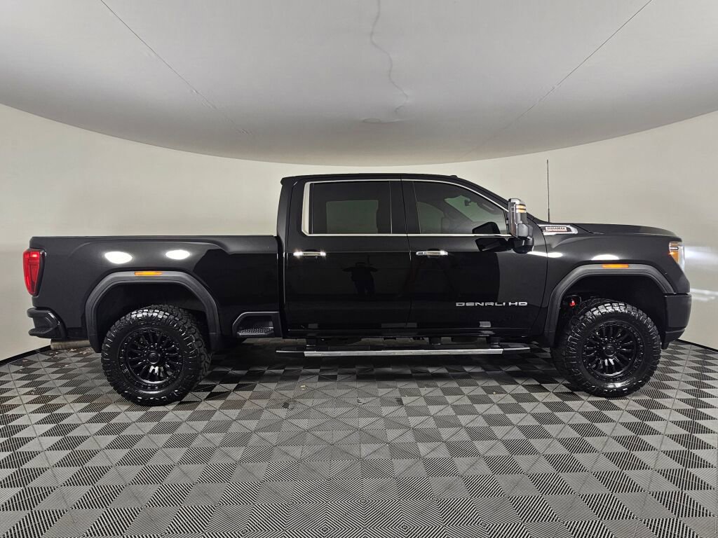 Used 2022 GMC Sierra 3500 Denali w/ Denali Ultimate Package AWD/4WD image 2