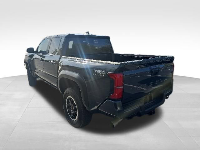 Used 2025 Toyota Tacoma TRD Off-Road AWD/4WD image 4