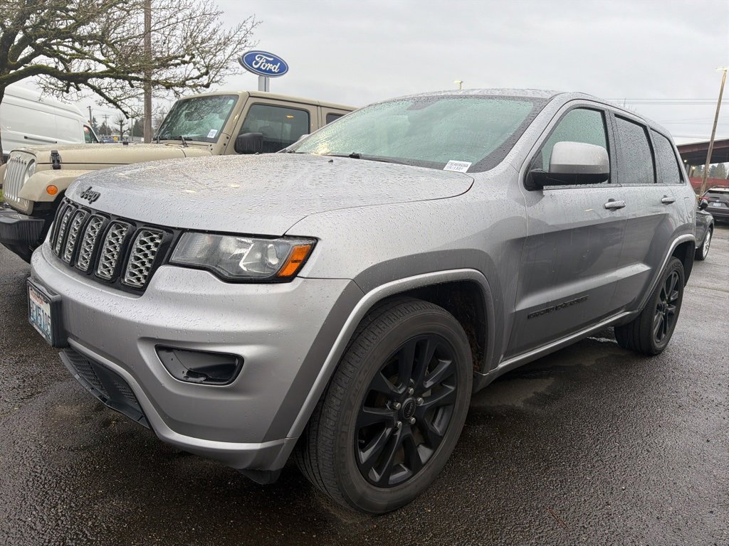 Used 2017 Jeep Grand Cherokee Altitude image 1