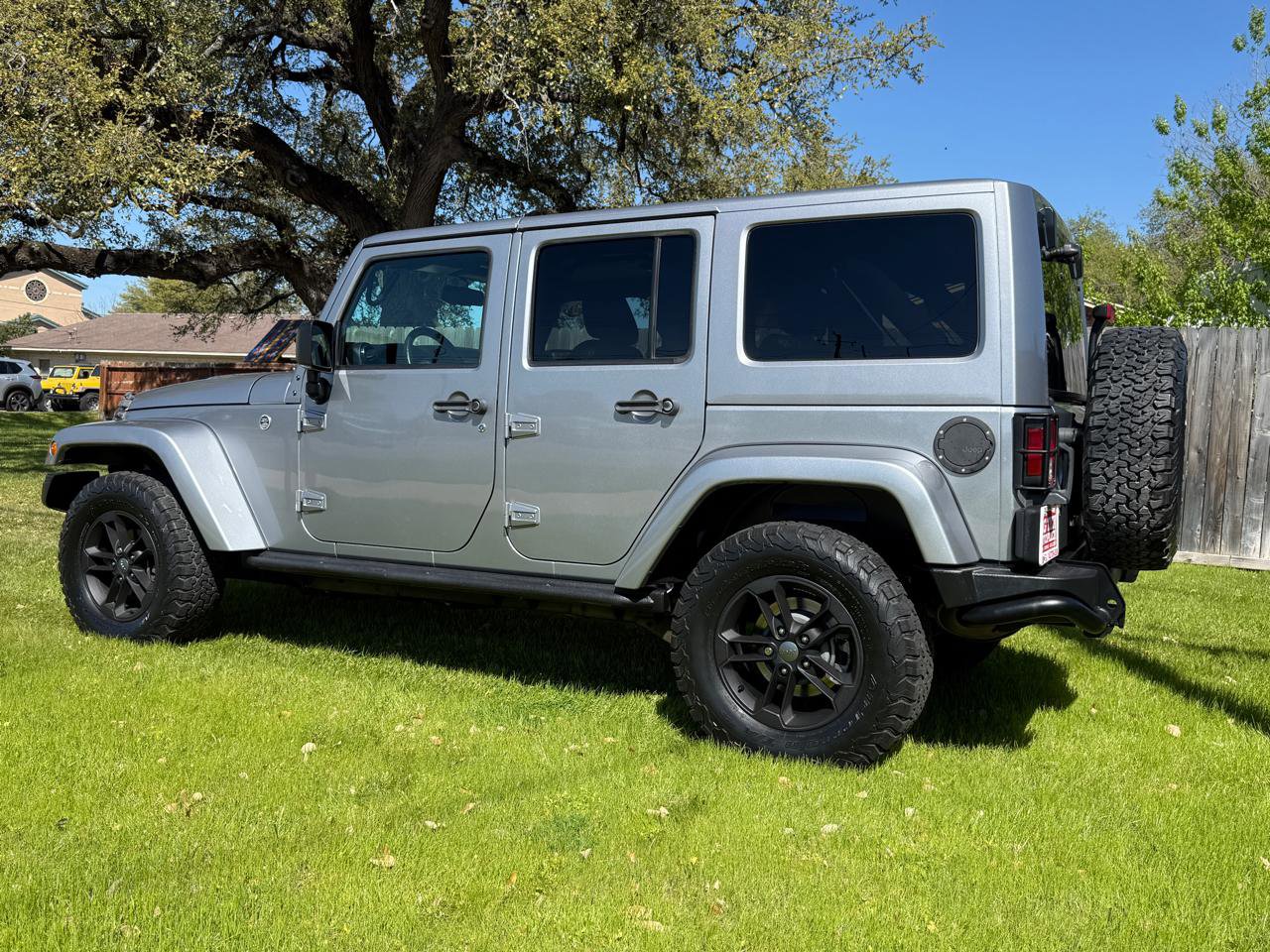 Used 2017 Jeep Wrangler Unlimited Sahara AWD/4WD image 11