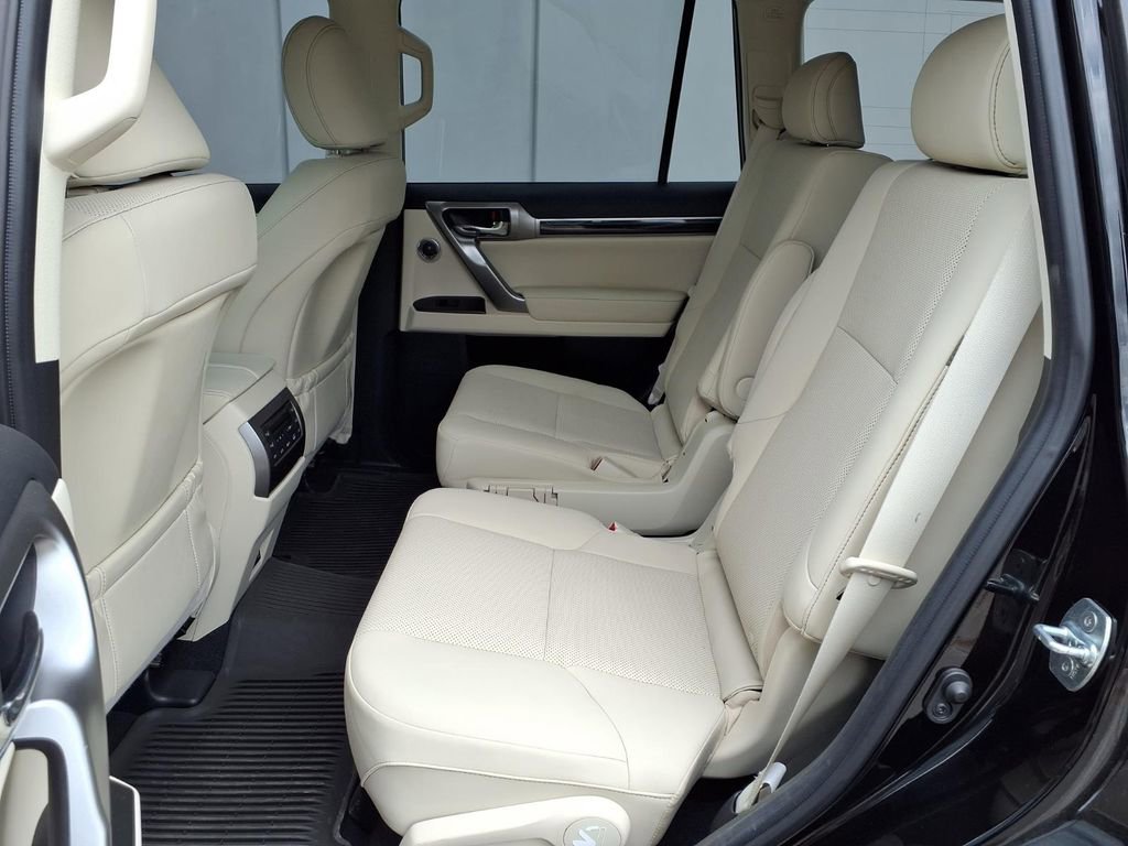 Used 2023 Lexus GX 460 Premium w/ Accessory Package AWD/4WD image 8