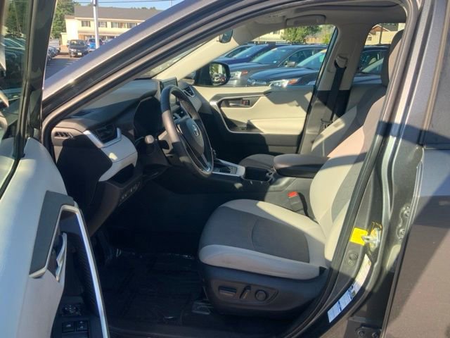 Used 2022 Toyota RAV4 XLE w/ Convenience Package image 13