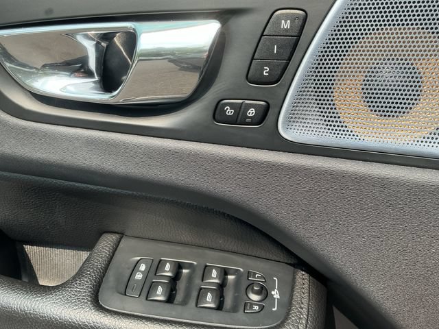 Used 2018 Volvo XC60 T8 Inscription w/ Advanced Package AWD/4WD image 12
