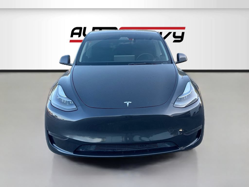 Used 2025 Tesla Model Y Long Range RWD image 2