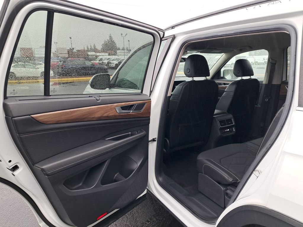 Used 2024 Volkswagen Atlas SE image 12