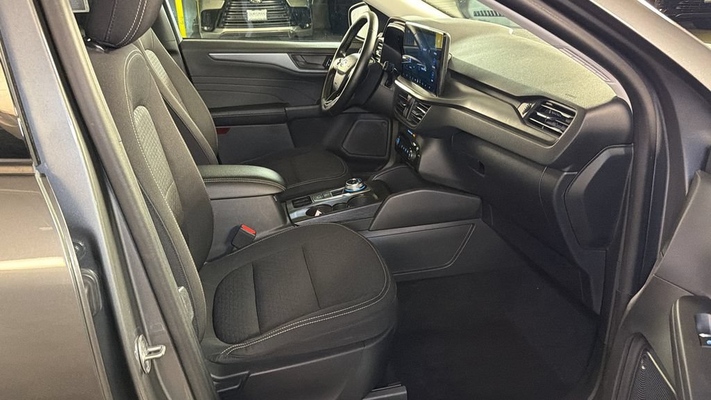 Used 2024 Ford Escape Active w/ Tech Pack #1 AWD/4WD image 9