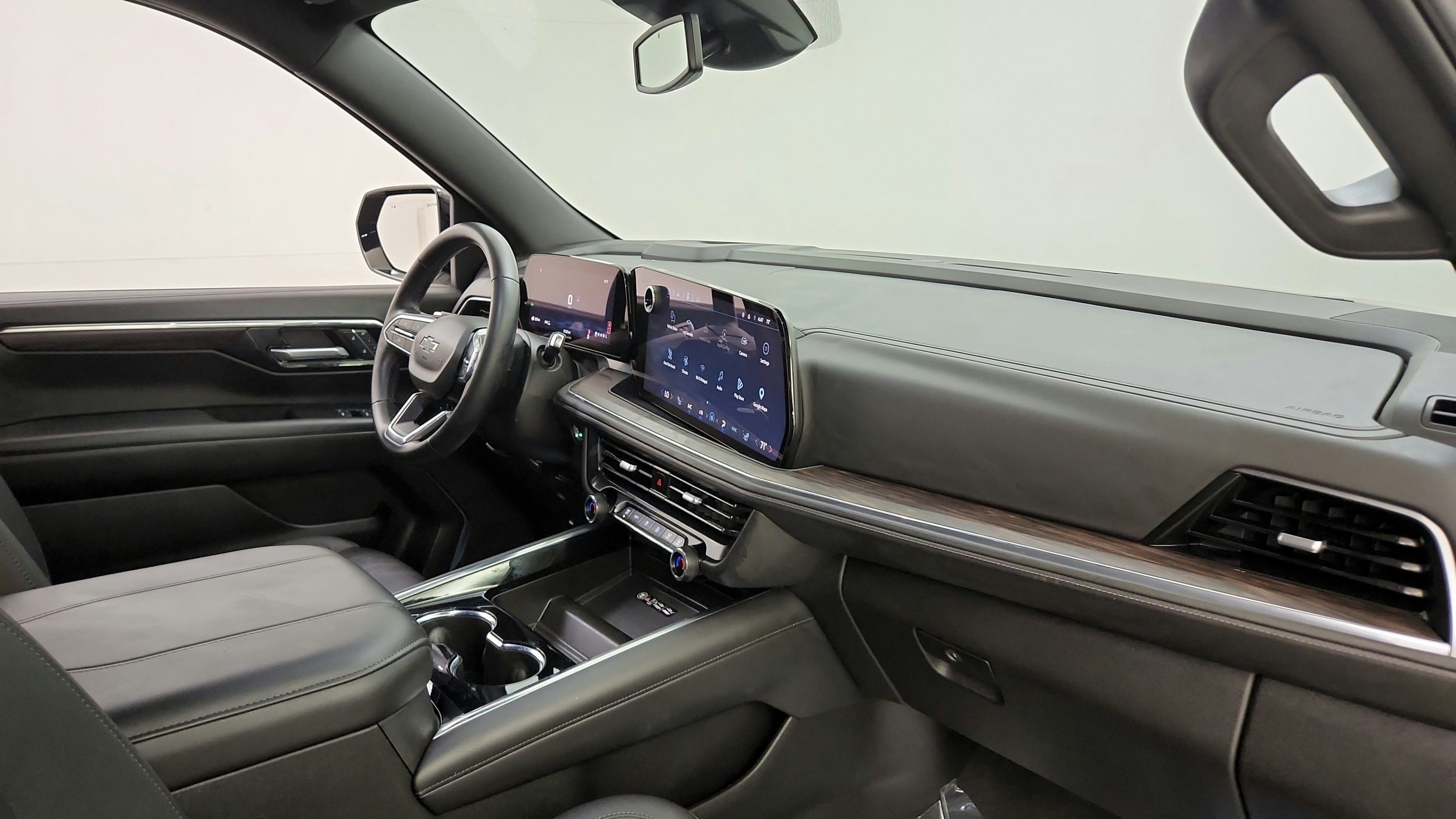 Used 2025 Chevrolet Suburban Z71 AWD/4WD image 33