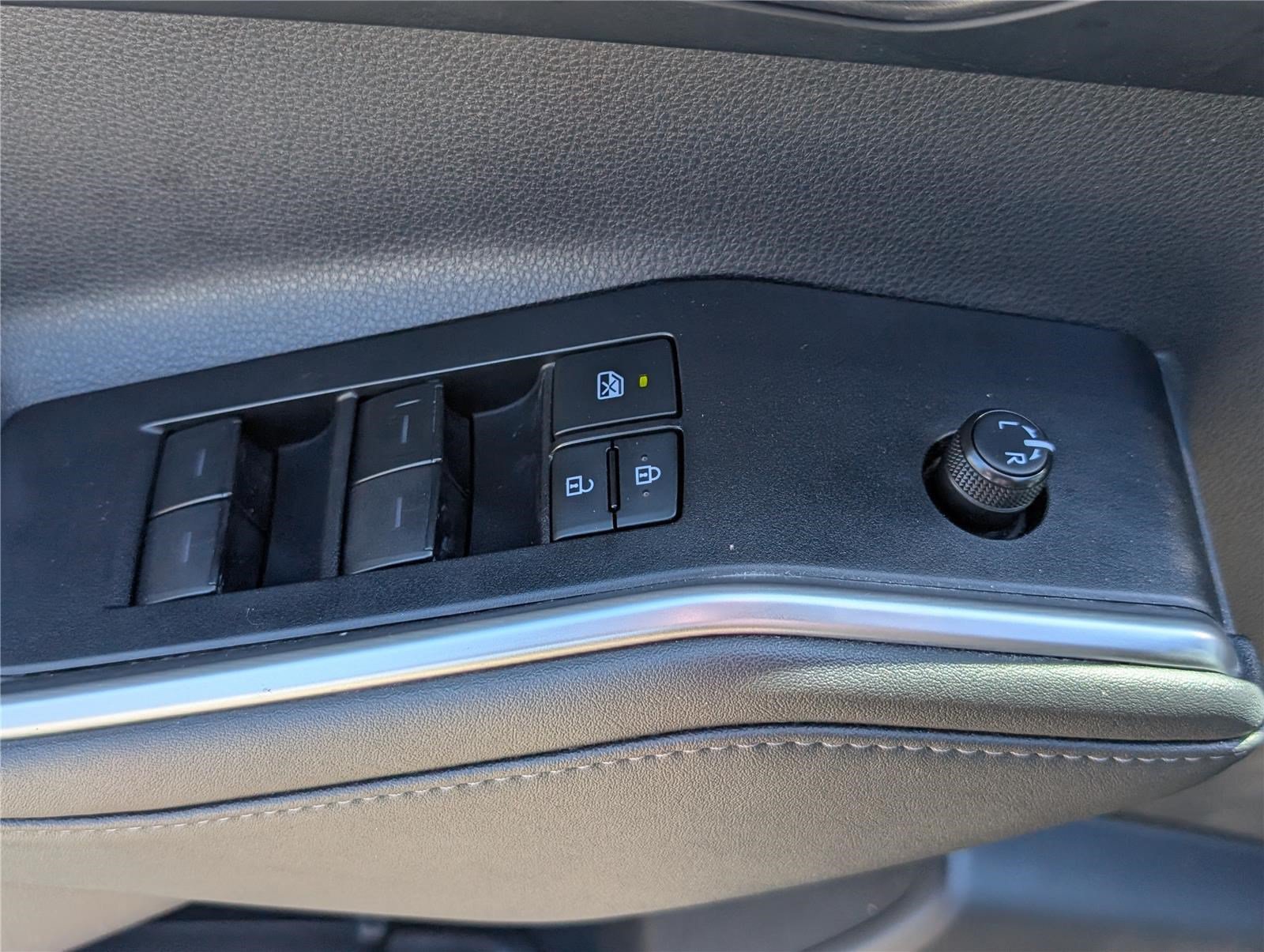 Used 2020 Toyota Highlander XLE AWD/4WD image 21