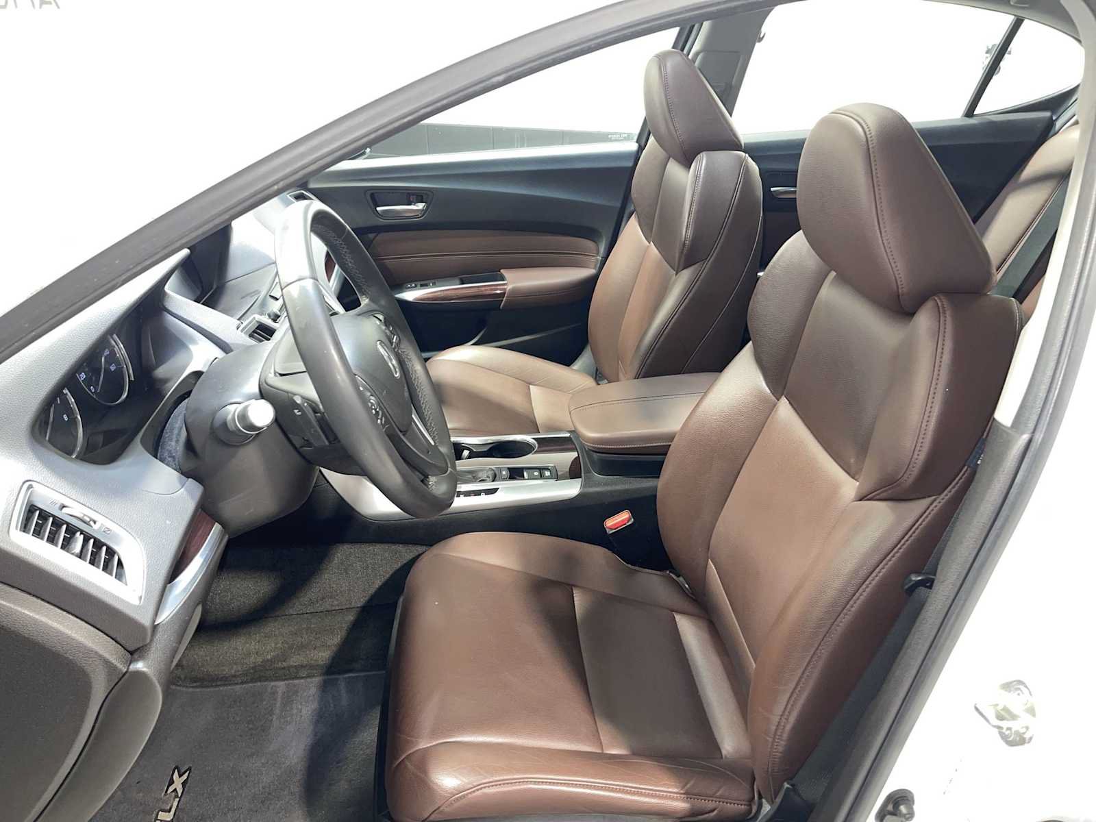 Used 2016 Acura TLX FWD image 2