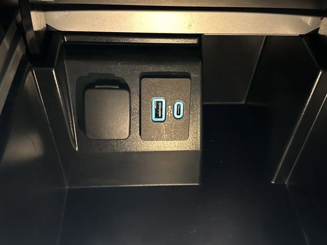 Used 2023 Ford Explorer XLT image 25