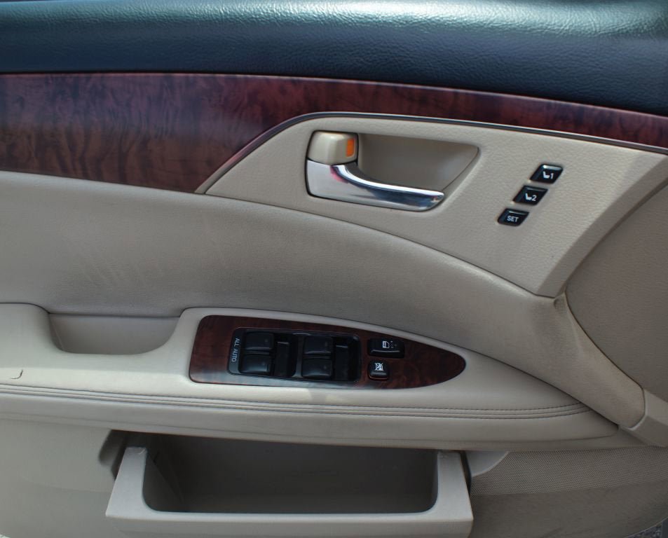 Used 2011 Toyota Avalon Limited FWD image 23