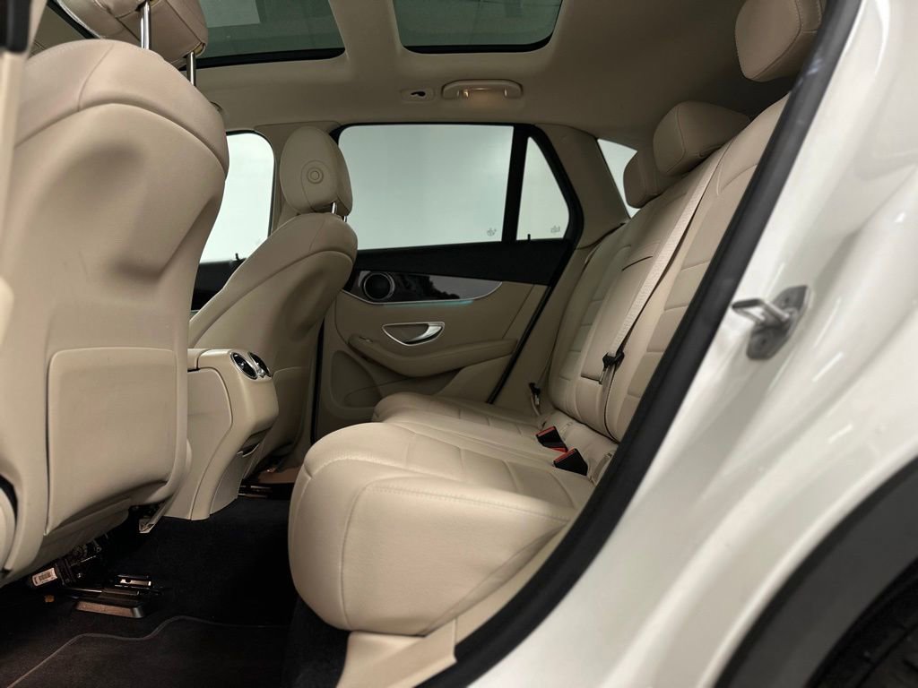 Used 2021 Mercedes-Benz GLC 300 image 17
