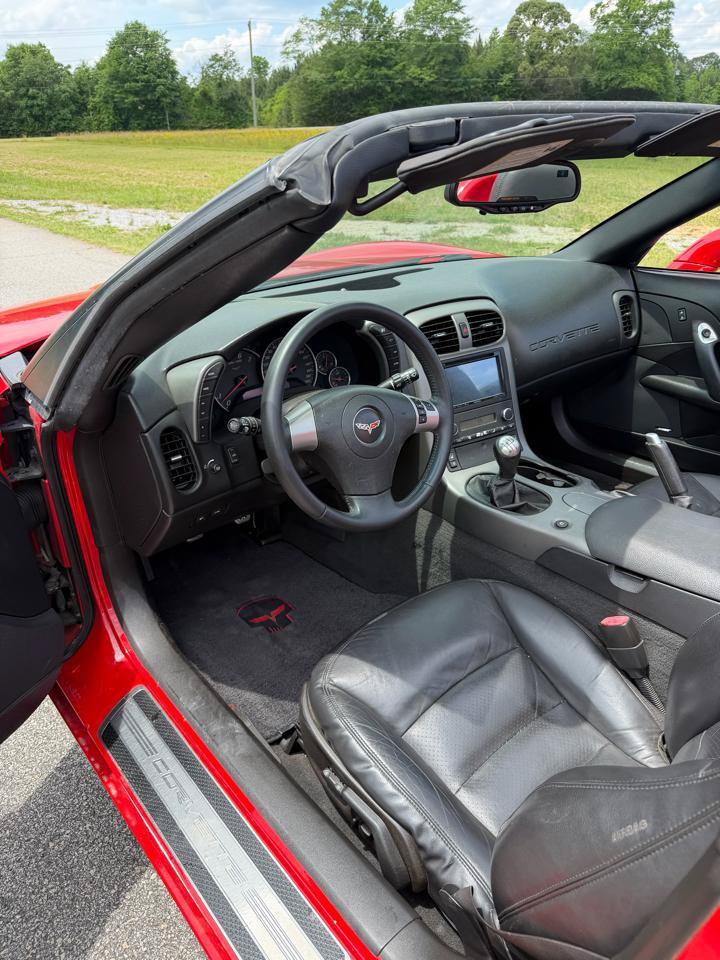 Used 2007 Chevrolet Corvette Convertible w/ Preferred Equipment Group RWD image 15