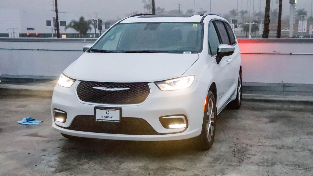 New 2026 Chrysler Pacifica Pinnacle w/ Trailer Tow Group image 4