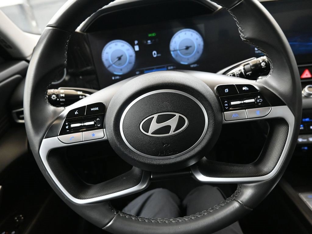 Certified 2025 Hyundai Elantra SEL w/ Cargo Package image 25