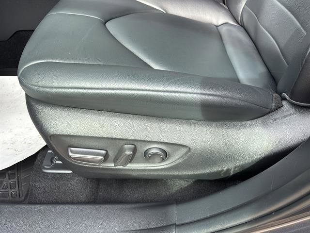 Used 2024 Toyota Highlander Limited image 12
