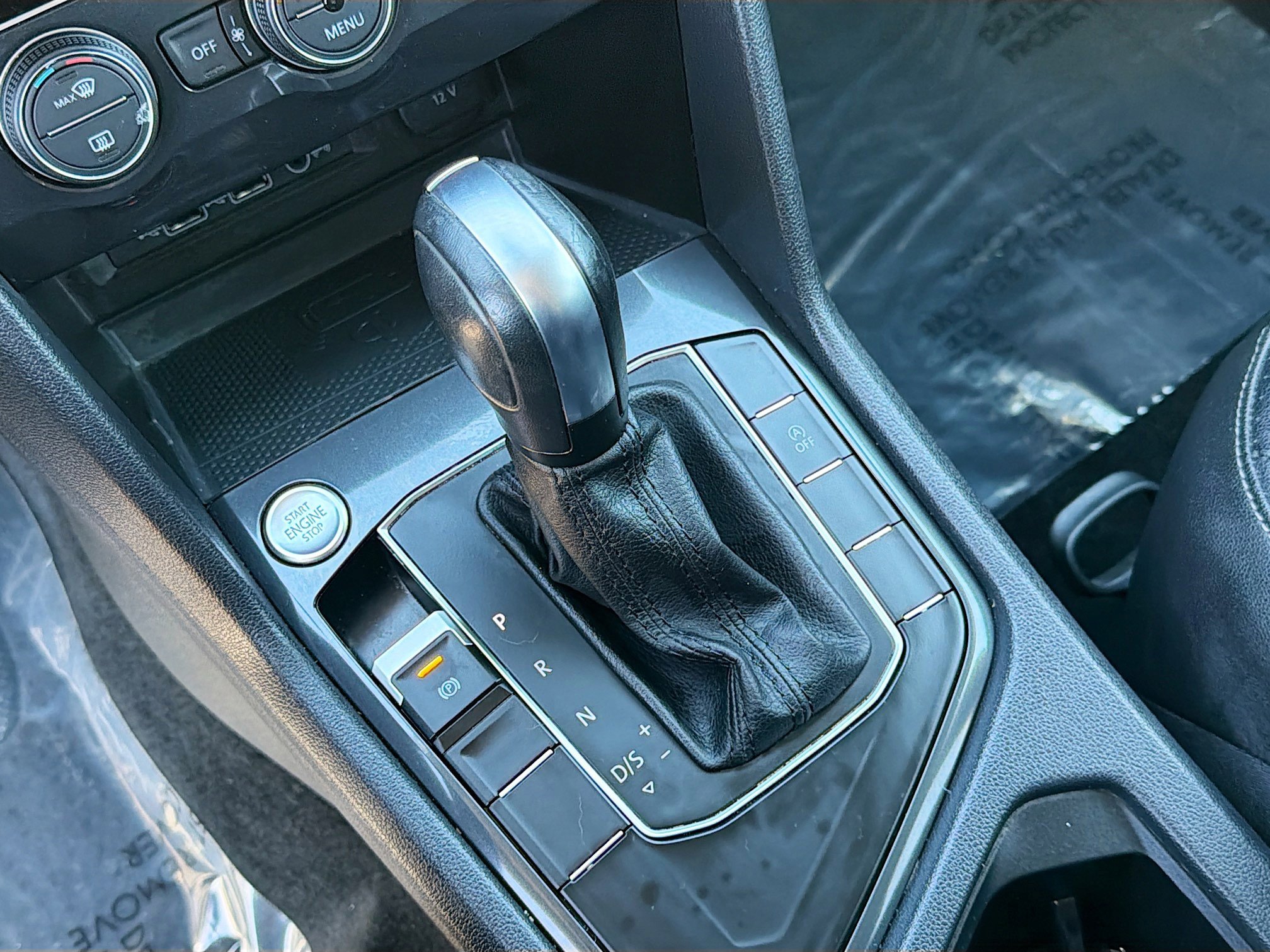 Used 2020 Volkswagen Tiguan SE image 28