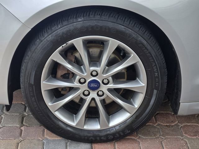 Used 2017 Ford Fusion SE w/ Fusion SE Technology Package image 12