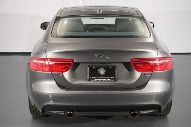 Used 2018 Jaguar XE Premium AWD/4WD image 12