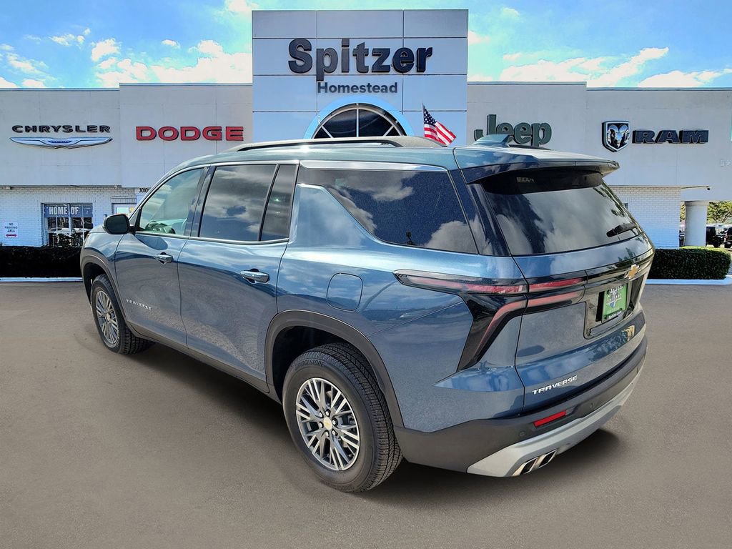 Used 2025 Chevrolet Traverse LT image 3