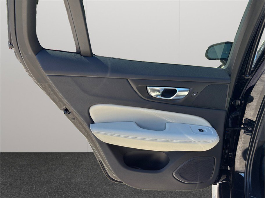 Used 2024 Volvo V60 B5 Cross Country Ultimate w/ Climate Package image 42