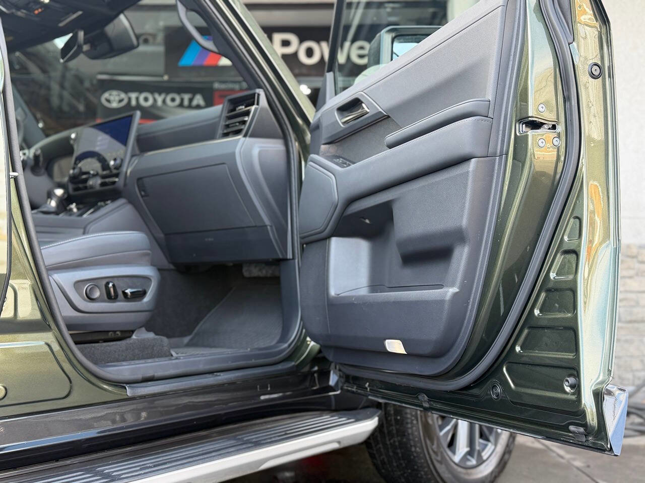 Used 2024 Lexus GX 550 w/ Accessory Package (Z1) image 81