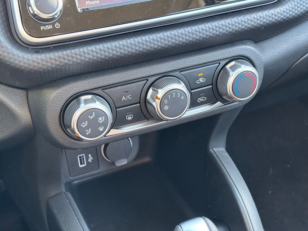 Used 2025 Nissan Kicks Play S image 17