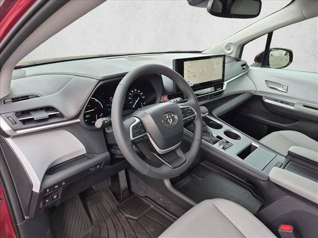 New 2026 Toyota Sienna XLE FWD image 3