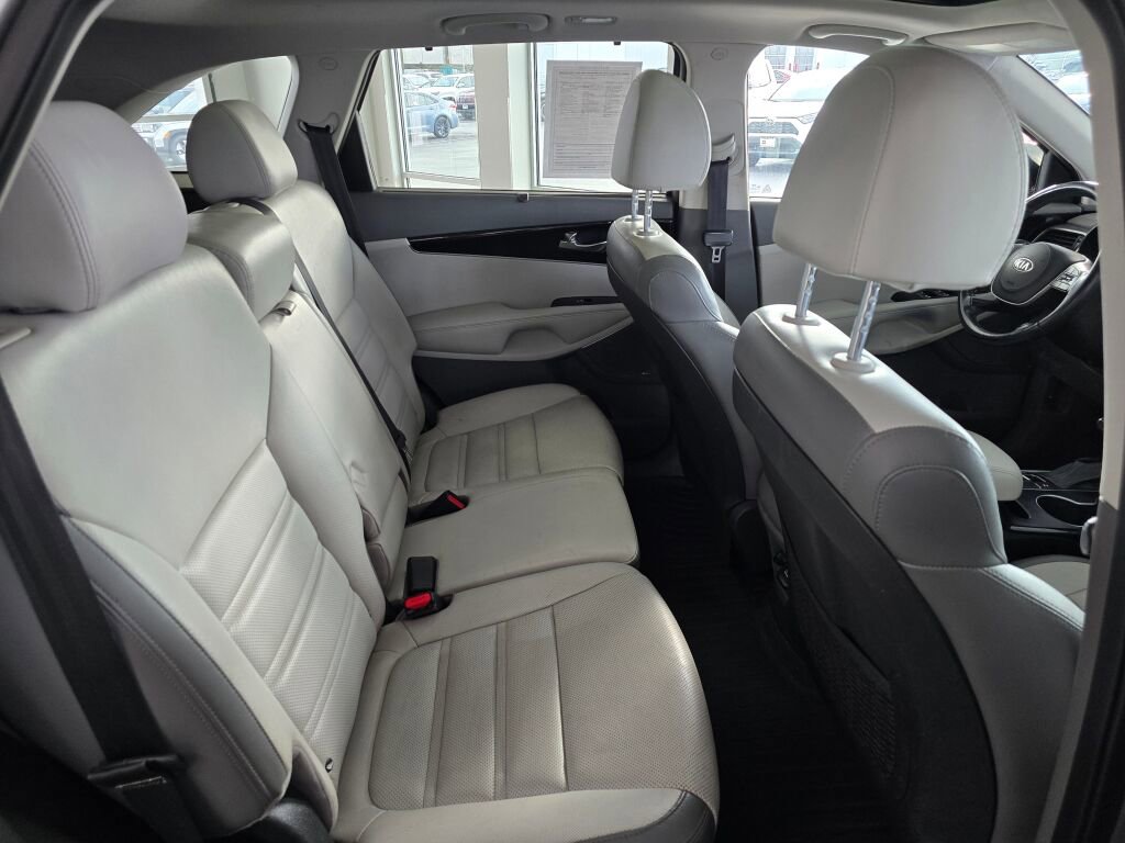 Used 2019 Kia Sorento SX image 43