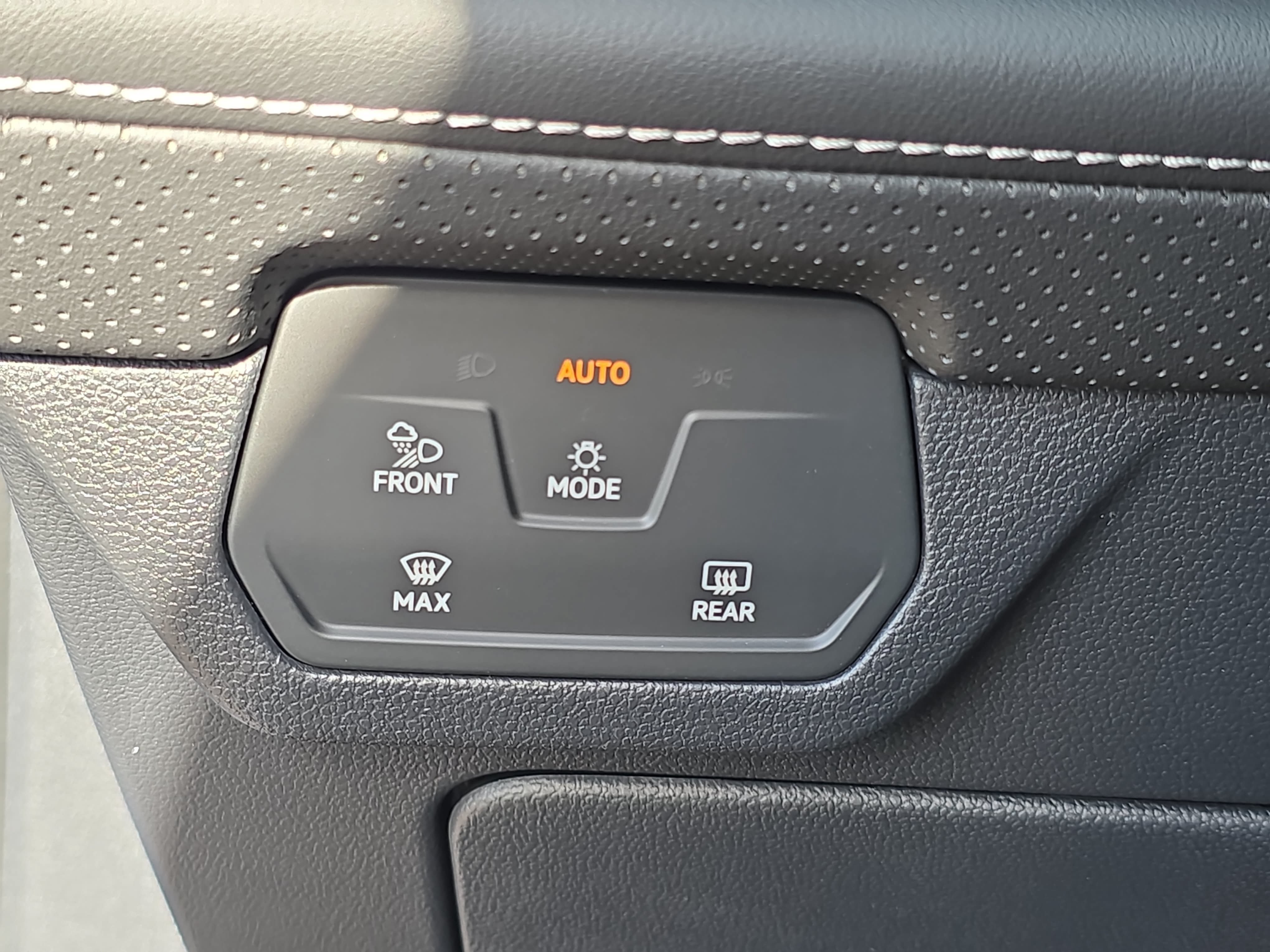 New 2026 Volkswagen Atlas Cross Sport SE AWD/4WD image 26