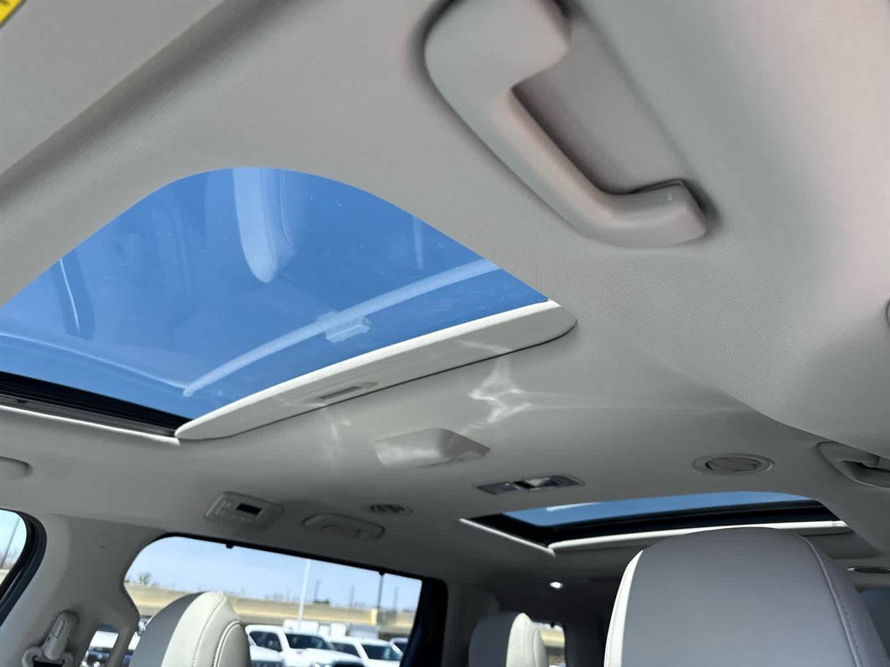 Used 2026 Kia Carnival SX image 14