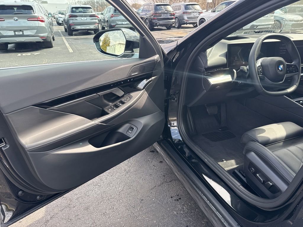 Used 2024 BMW 530i image 10