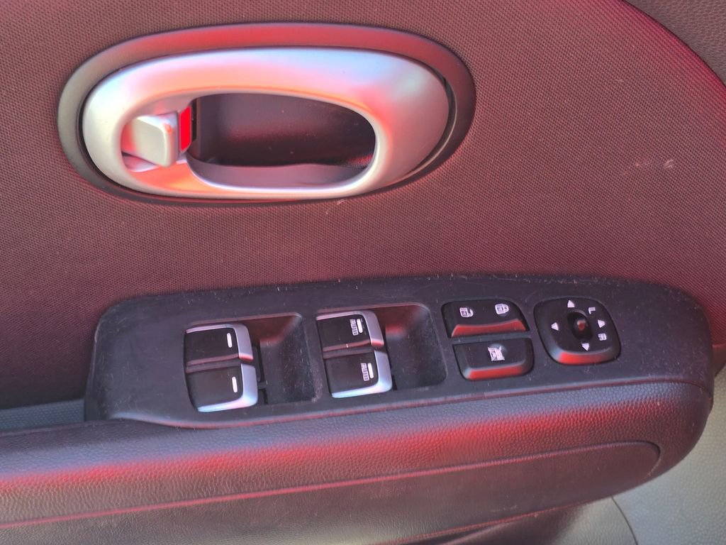 Used 2019 Kia Soul + FWD image 11