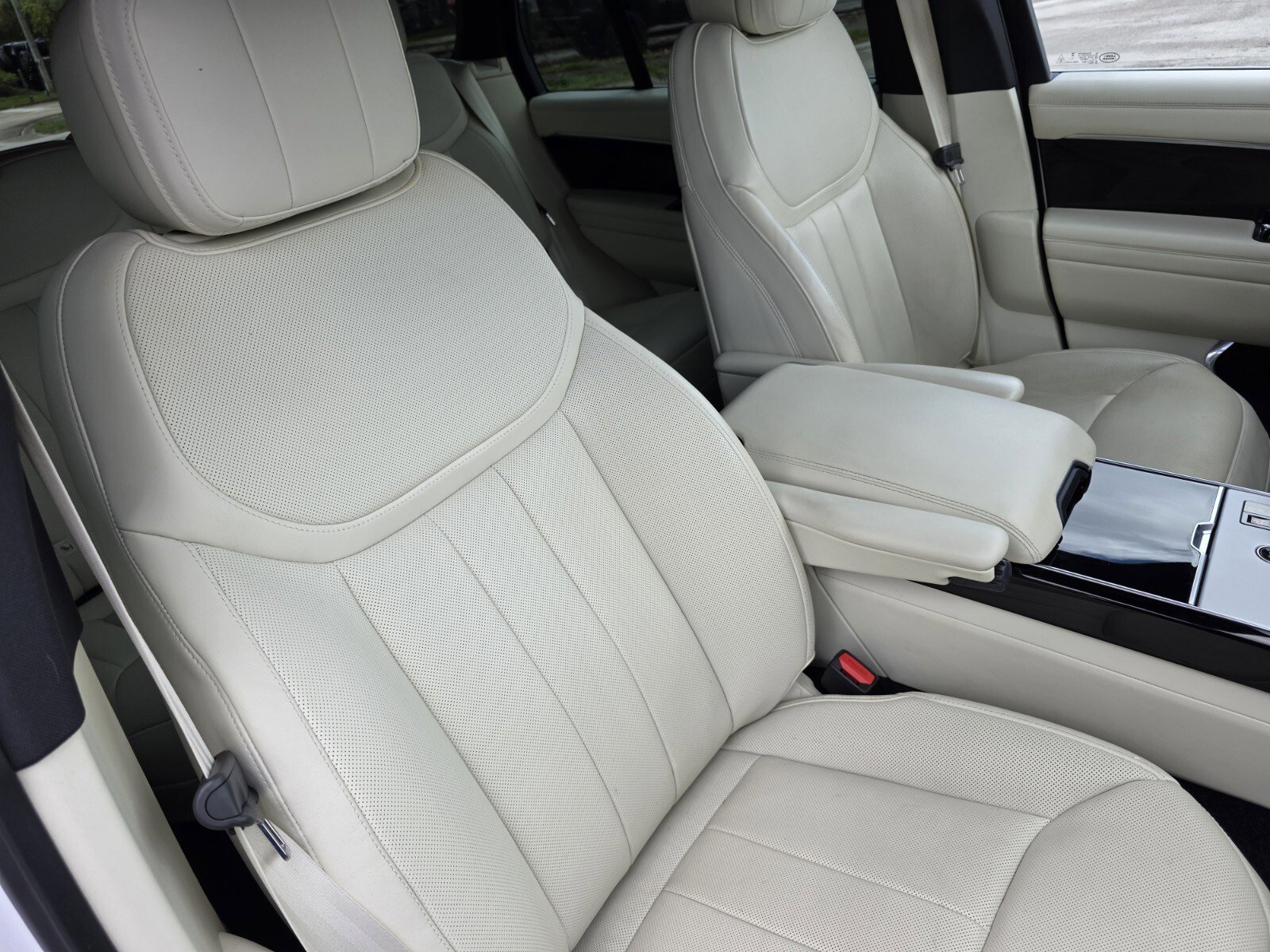 Certified 2024 Land Rover Range Rover SE AWD/4WD image 26