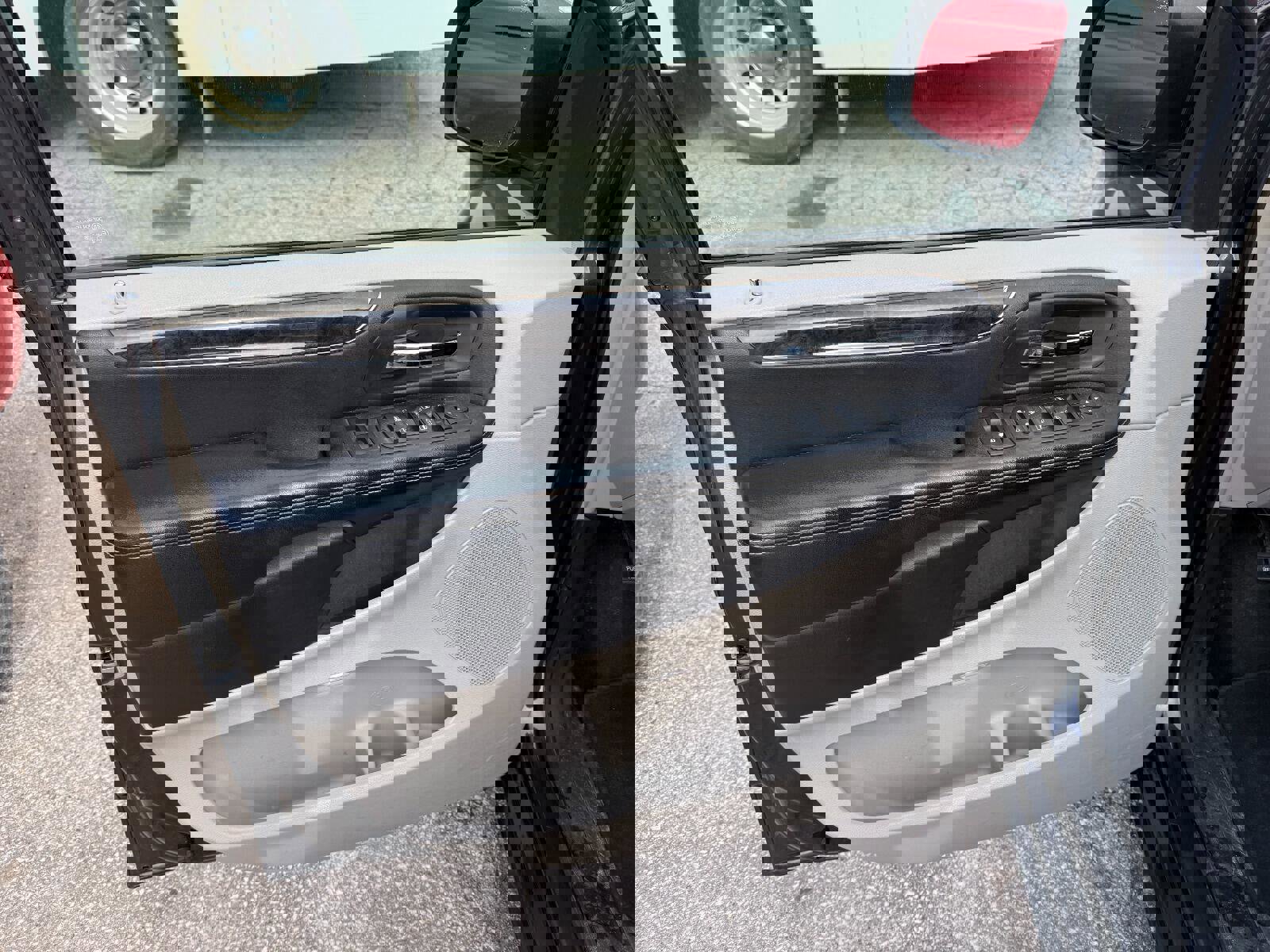 Used 2012 Chrysler Town & Country Touring image 5