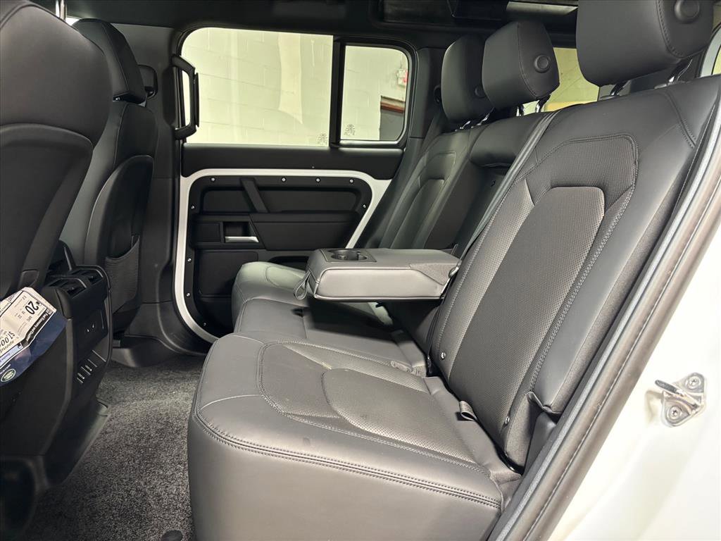 Used 2026 Land Rover Defender 110 X-Dynamic SE image 27