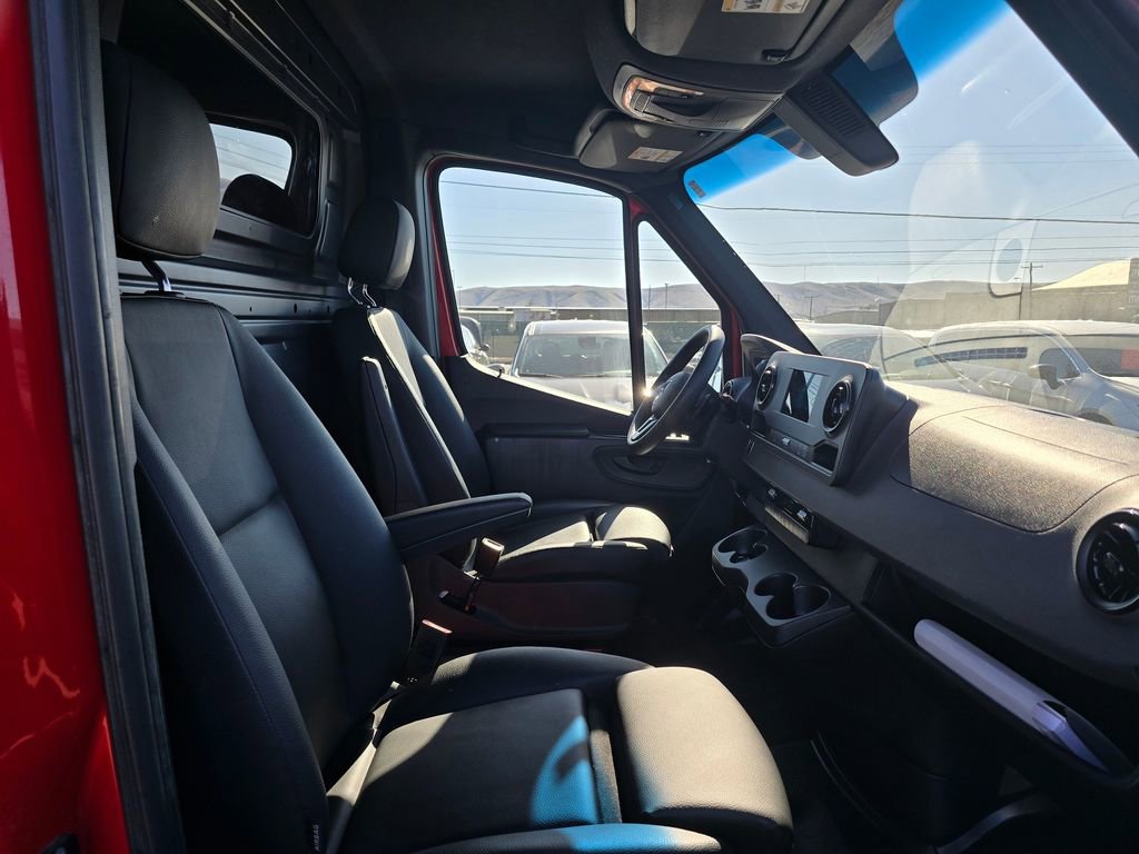 Used 2022 Mercedes-Benz Sprinter 2500 image 10