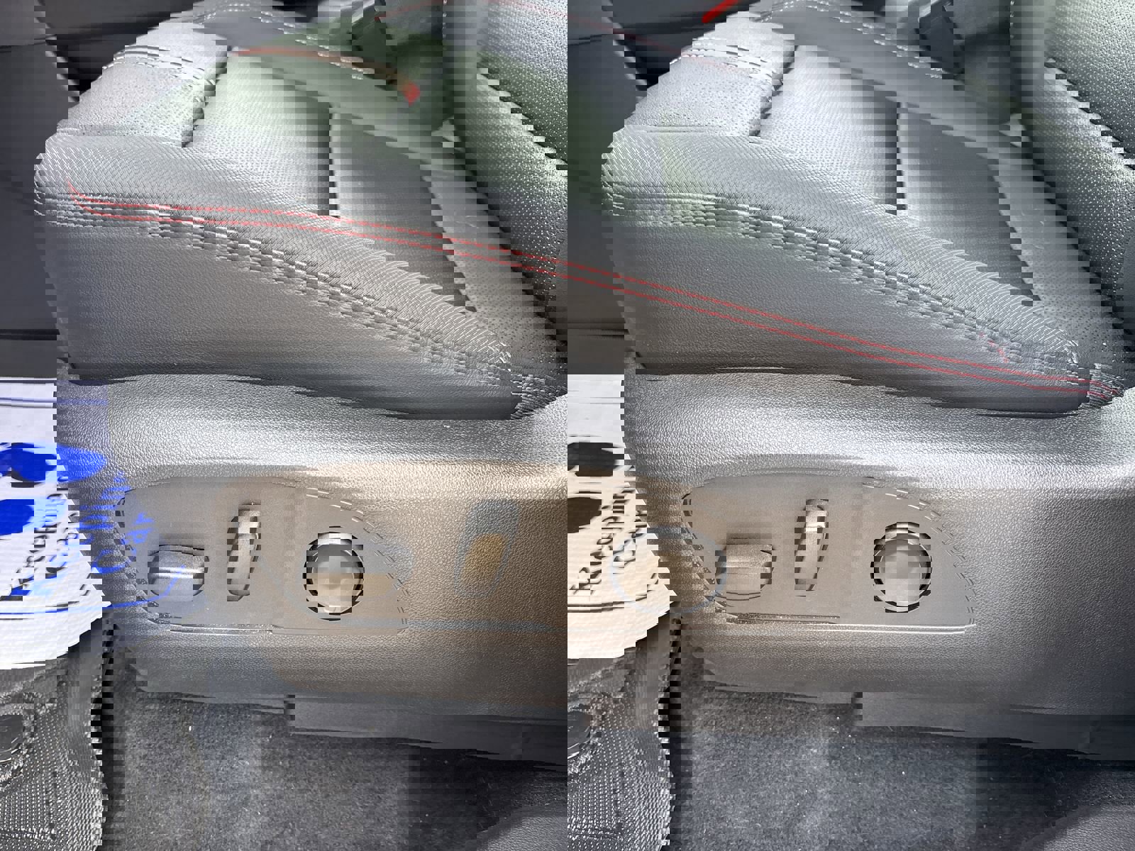 Used 2024 Chevrolet Traverse RS image 15