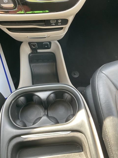 Used 2020 Chrysler Pacifica Touring-L image 31