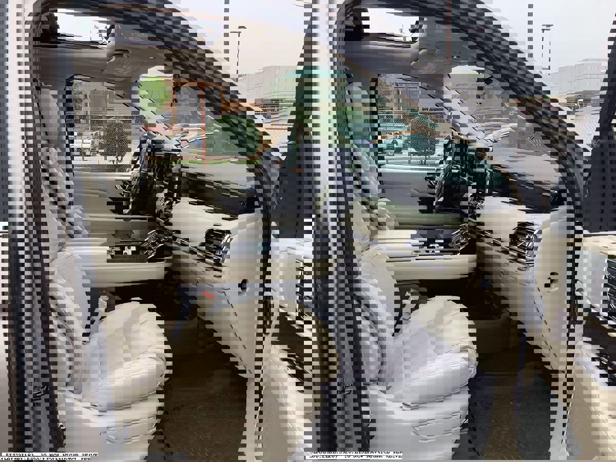 Used 2020 Lincoln Navigator L Reserve w/ Luxury Package AWD/4WD image 18