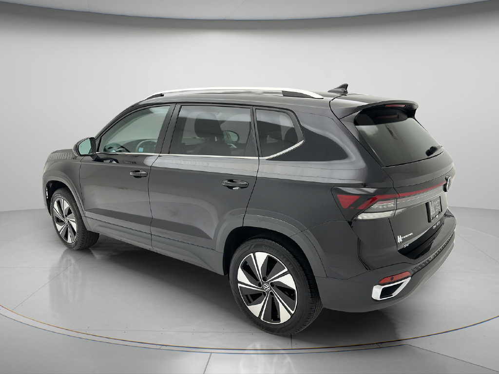 Used 2025 Volkswagen Taos SE AWD/4WD image 4