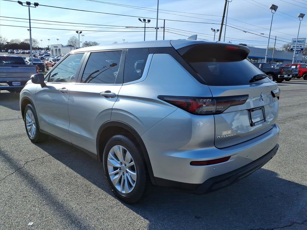 Used 2025 Mitsubishi Outlander ES image 6