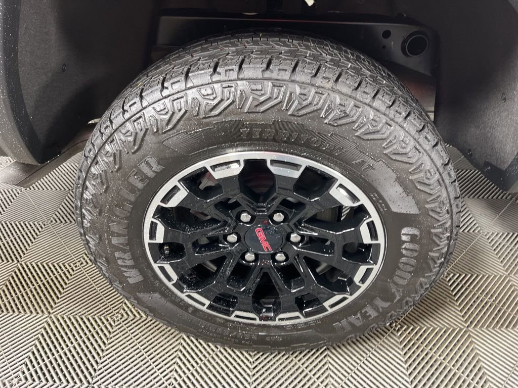 Certified 2026 GMC Canyon AT4 w/ Technology Plus Package AWD/4WD image 11