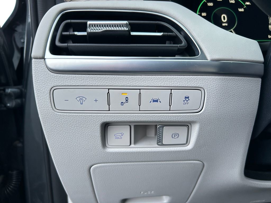 Certified 2022 Hyundai Palisade Limited w/ Winter Package image 22