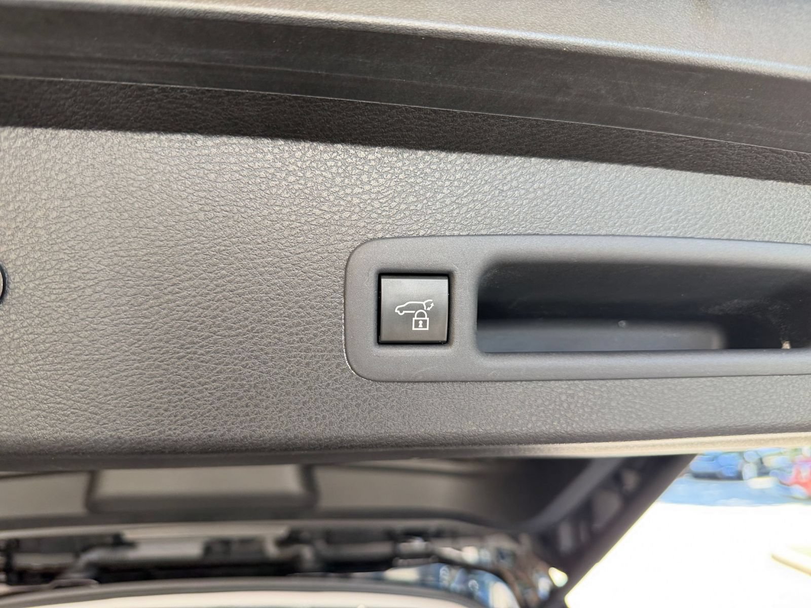 Used 2025 Toyota Sienna XLE FWD image 19