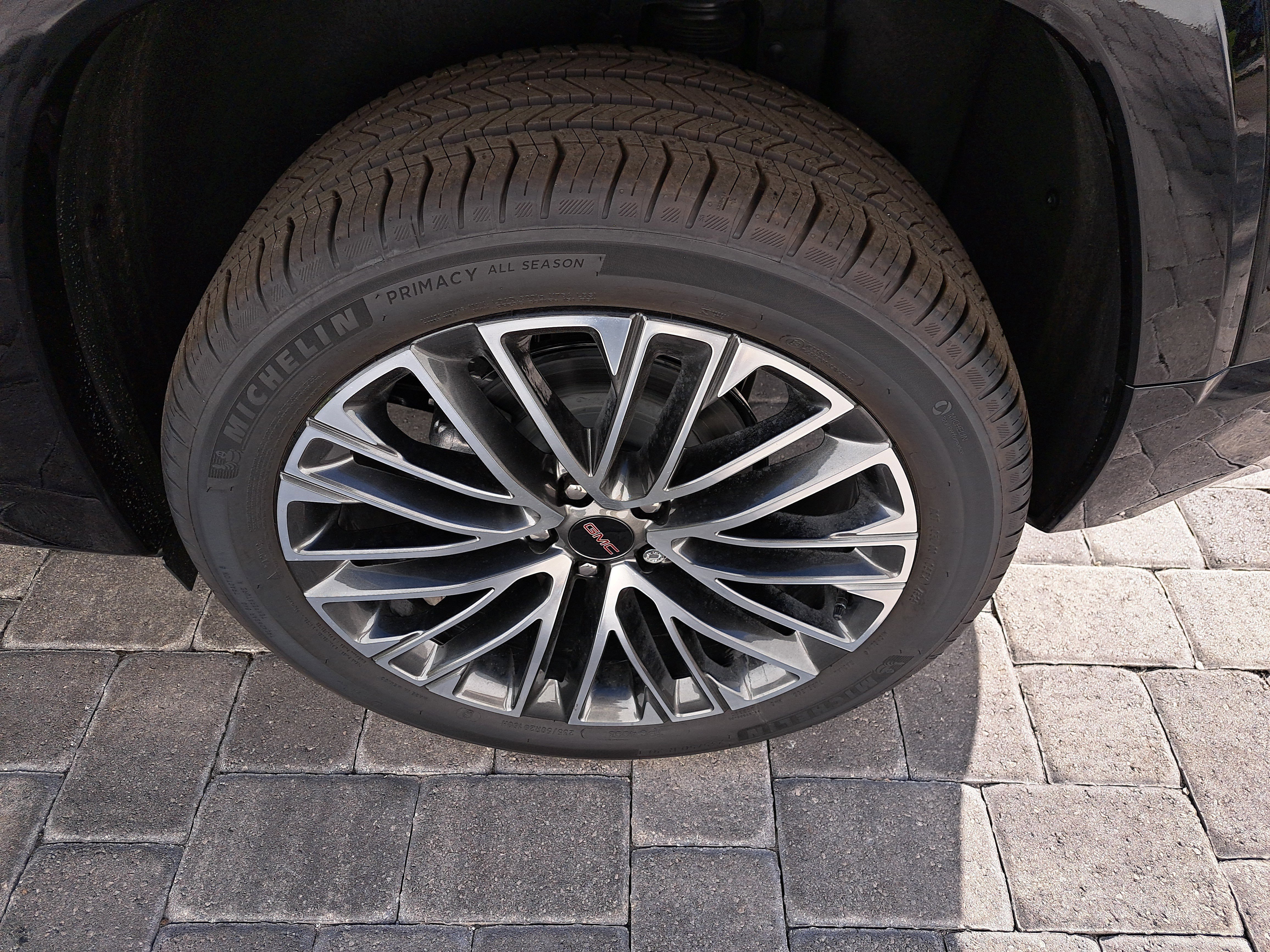 New 2026 GMC Terrain Denali w/ LPO, Black Badging Package image 11