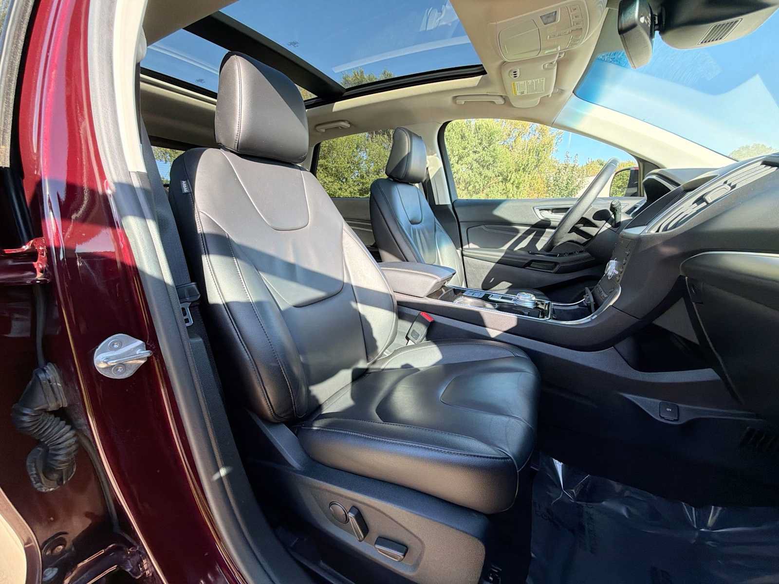 Used 2020 Ford Edge Titanium AWD/4WD image 19