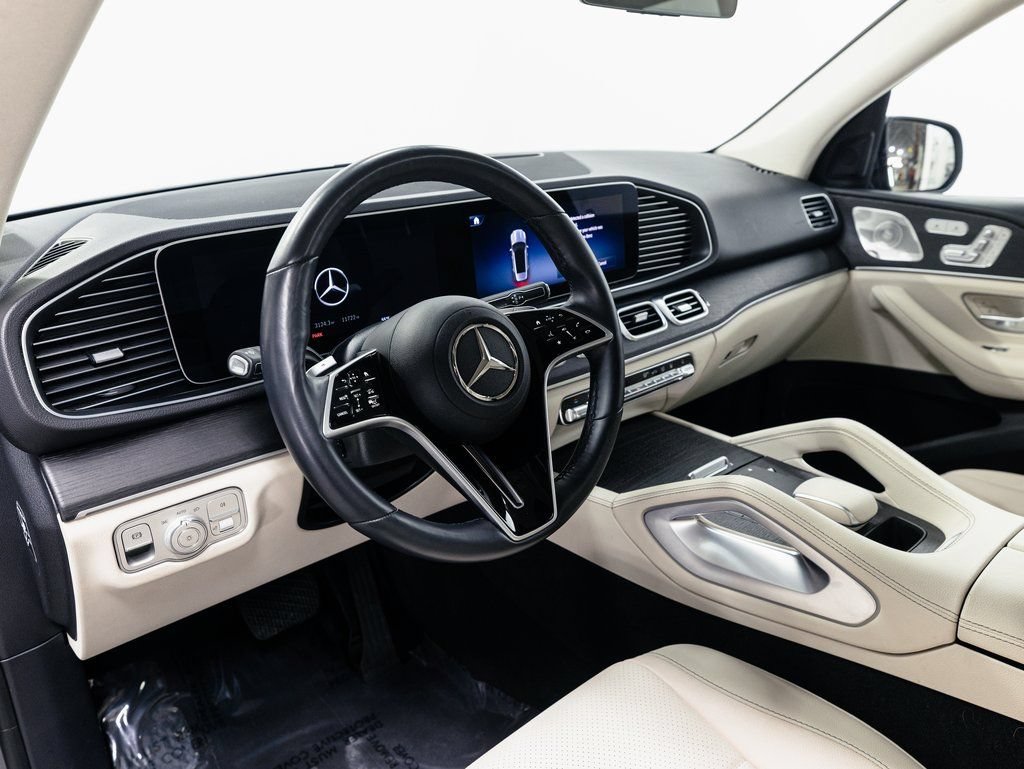 Used 2025 Mercedes-Benz GLE 450e 4MATIC w/ Driver Assistance Package image 9