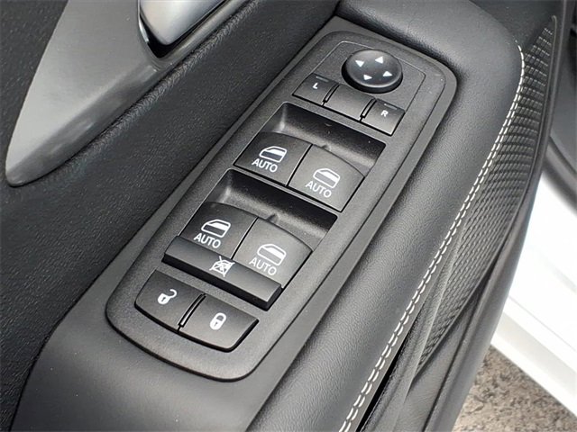 New 2026 Chrysler Voyager LX image 15