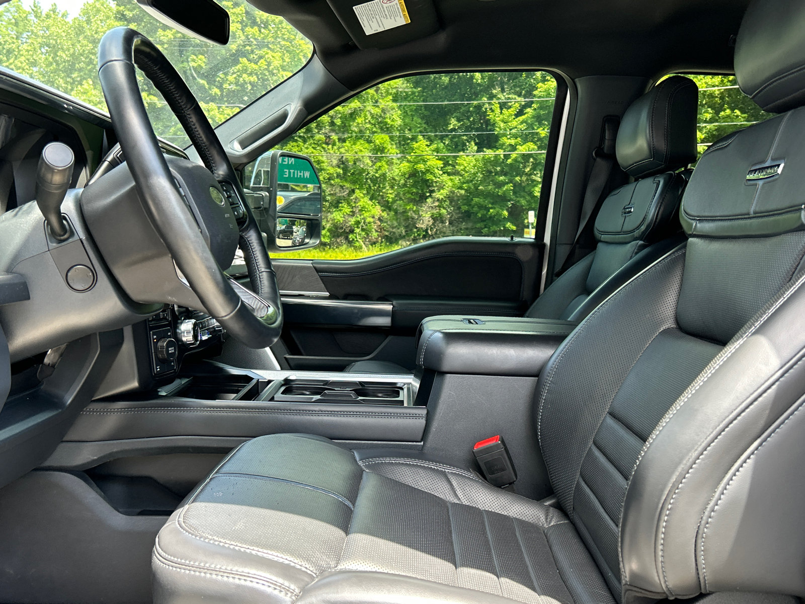 Used 2025 Ford F350 Platinum w/ FX4 Off-Road Package AWD/4WD image 8